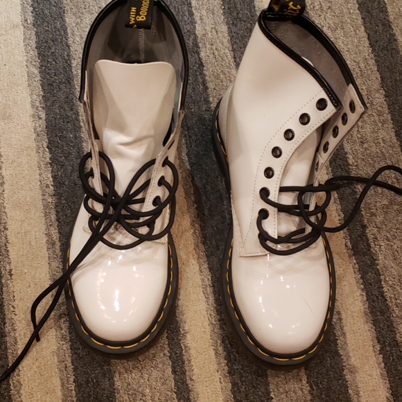 Dr. Martens - Picture 3 of 4